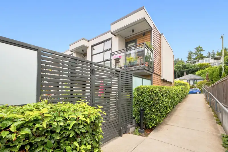 6 14820 BUENA VISTA AVENUE - photo 2 of 29