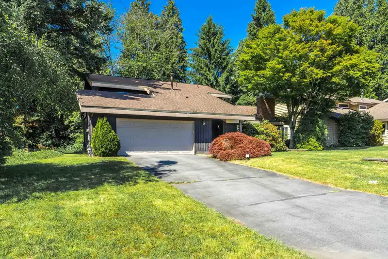 14637 16A AVENUE - photo 3 of 34