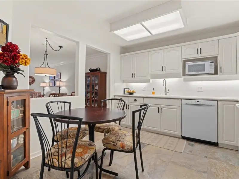 105 15340 19A AVENUE - photo 3 of 33