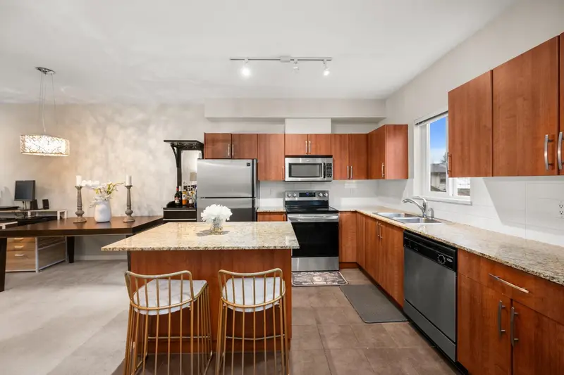 508 1661 FRASER AVENUE - photo 1 of 25