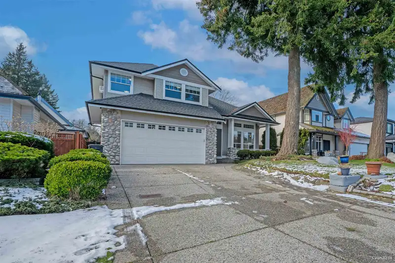 1911 140A STREET - photo 2 of 39