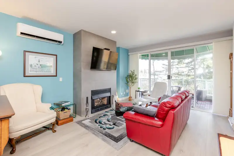 402 1785 MARTIN DRIVE - photo 3 of 25