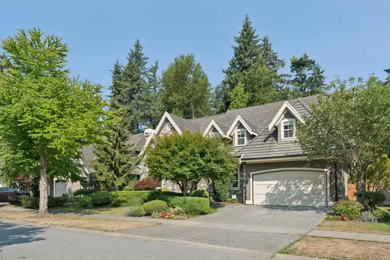 14185 33 AVENUE - photo 2 of 40