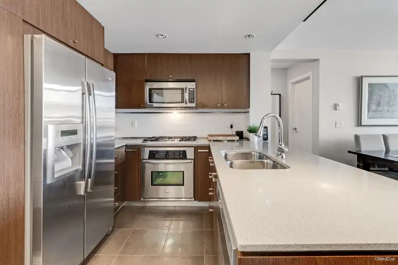 413 2940 KING GEORGE BOULEVARD - photo 3 of 20