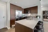 413 2940 KING GEORGE BOULEVARD - thumbnail 4