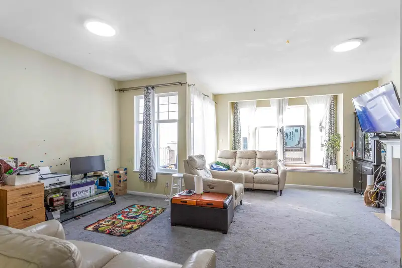 83 22888 WINDSOR COURT - photo 2 of 25