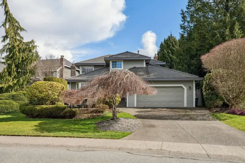 2064 150 STREET - photo 2 of 37