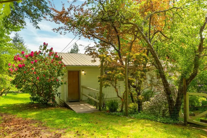 508 COLLINS ROAD - photo 2 of 25