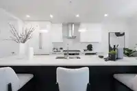 1505 1588 JOHNSTON ROAD - thumbnail 1