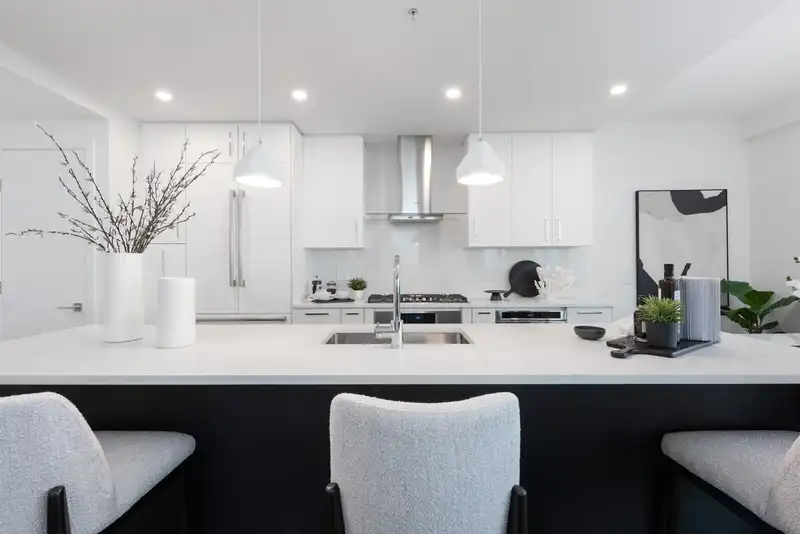 1505 1588 JOHNSTON ROAD - photo 1 of 26