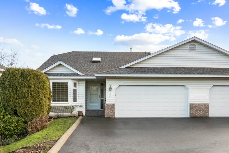 9 3054 TRAFALGAR STREET - photo 2 of 25