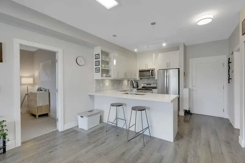 205 14550 WINTER CRESCENT - photo 3 of 37