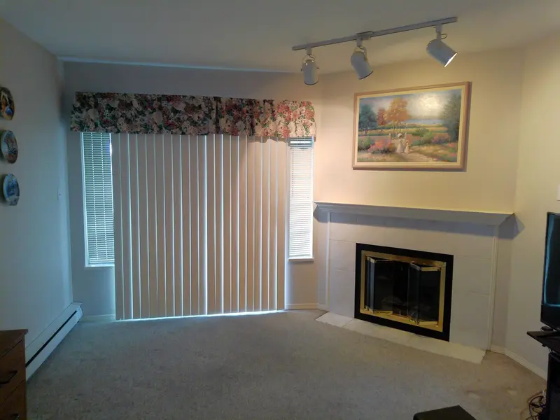 38 11502 BURNETT STREET - photo 4 of 25