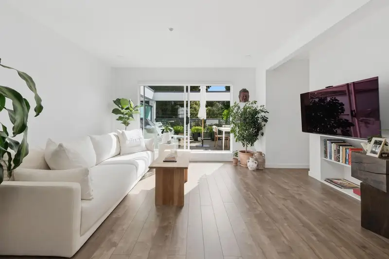 9 2880 W 4TH AVENUE - photo 2 of 25