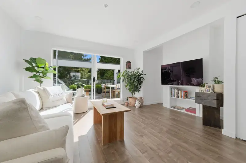 9 2880 W 4TH AVENUE - photo 3 of 25