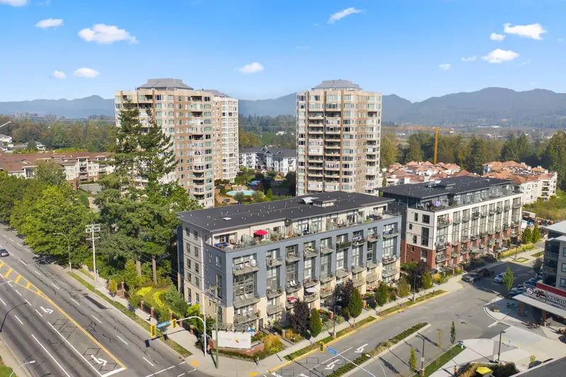 314 3090 GLADWIN ROAD - photo 3 of 21