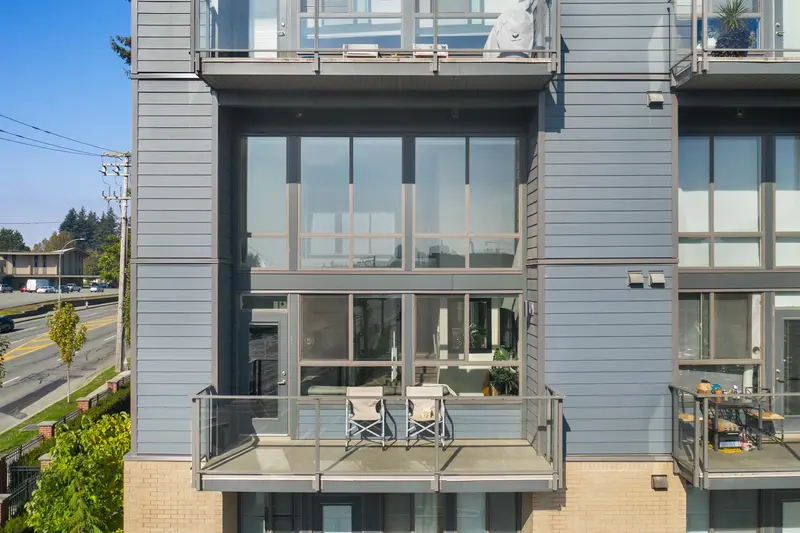 314 3090 GLADWIN ROAD - photo 4 of 21