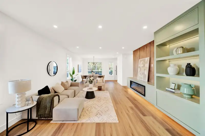 16487 20 AVENUE - photo 3 of 17
