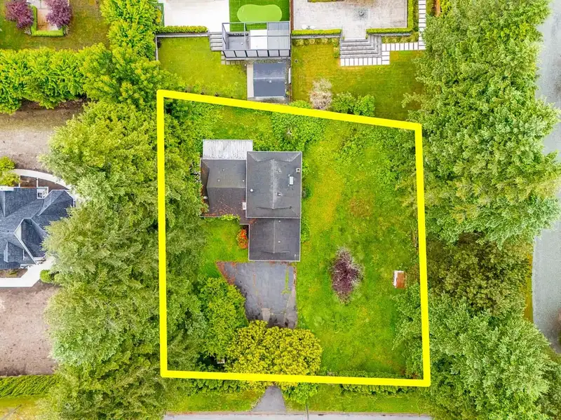 14338 32 AVENUE - photo 3 of 9