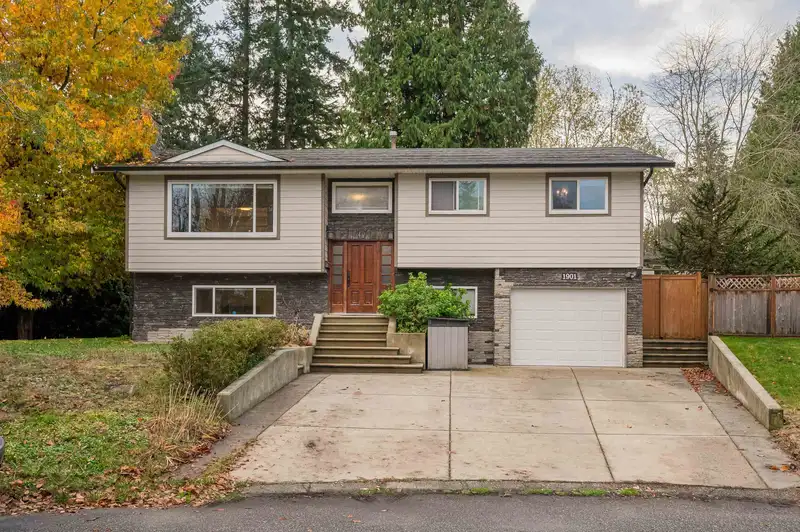1901 IRIS PLACE - photo 2 of 36