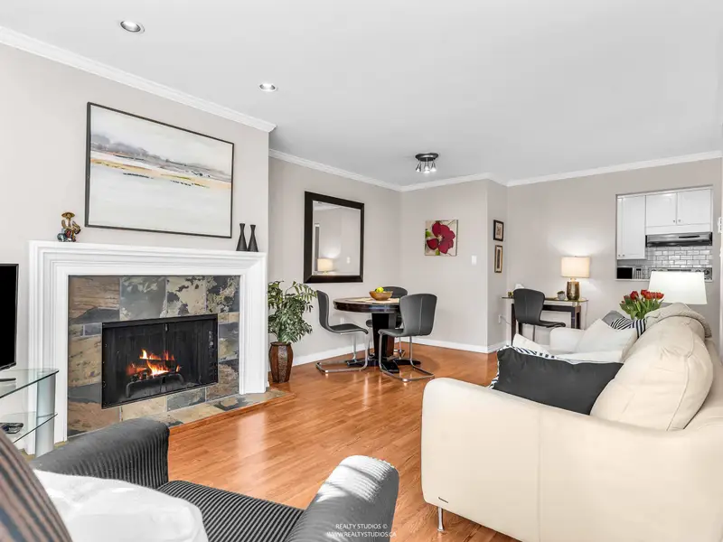 109 555 W 14TH AVENUE - photo 3 of 25