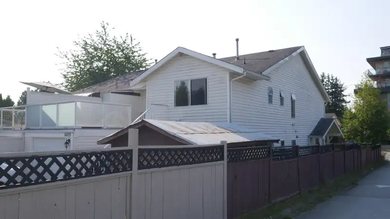 14037 16 AVENUE - photo 2 of 4
