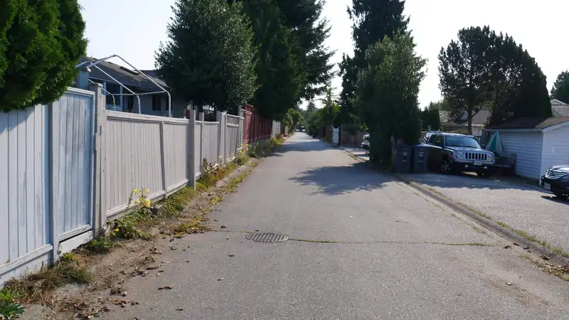 14037 16 AVENUE - photo 4 of 4