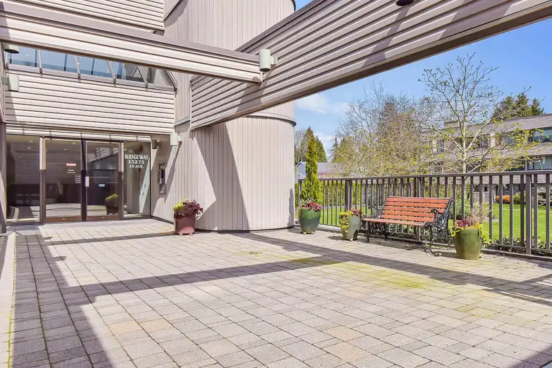 206 15275 19 AVENUE - photo 3 of 23