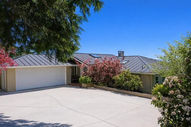 5951 SUNSHINE COAST HIGHWAY - photo 4 of 25