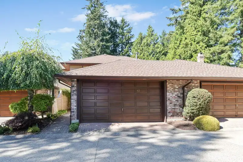 42 1725 SOUTHMERE CRESCENT - photo 1 of 33