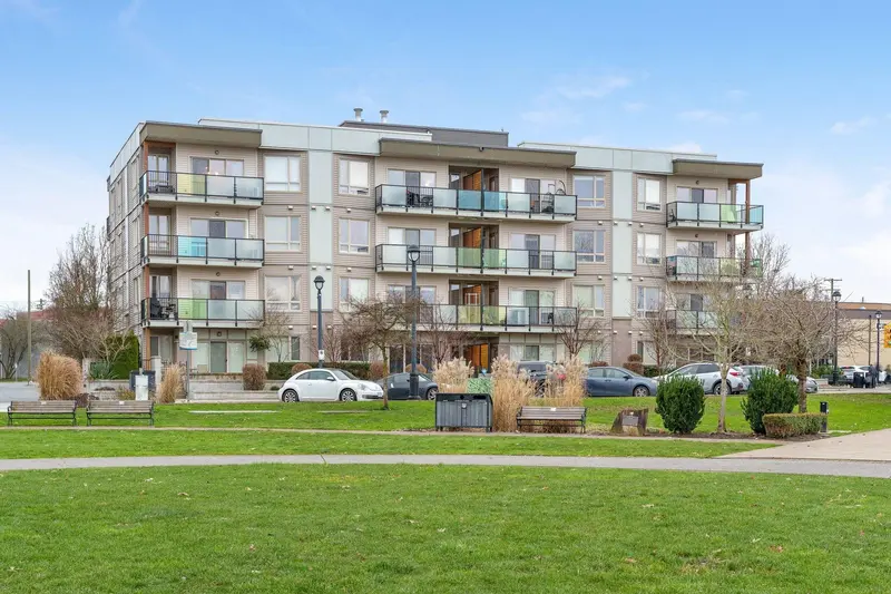 318 20460 DOUGLAS CRESCENT - photo 2 of 25