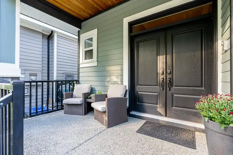16943 0A AVENUE - photo 4 of 39