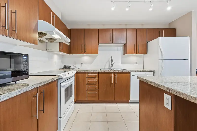 1504 2138 MADISON AVENUE - photo 2 of 24