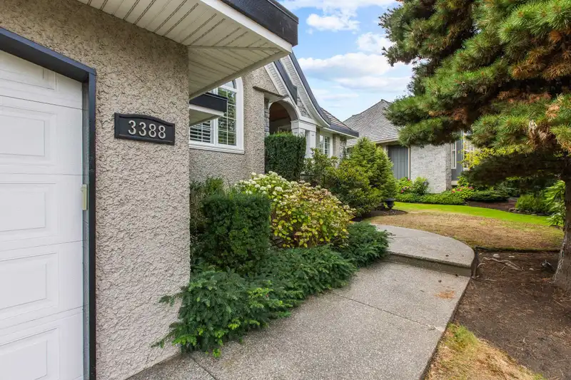 3388 CANTERBURY DRIVE - photo 4 of 40