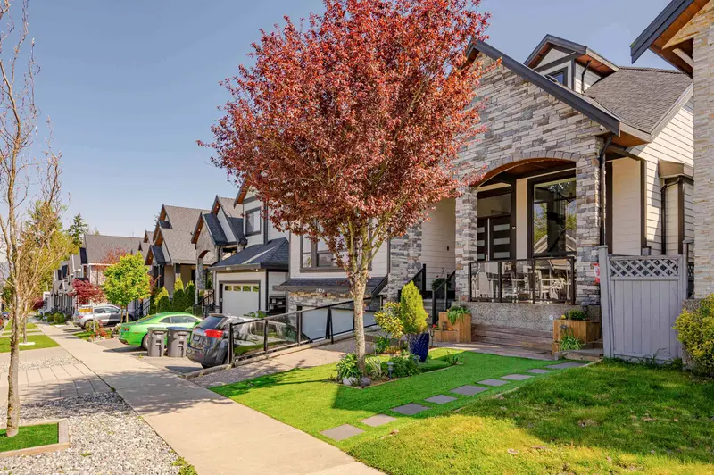 5876 139A STREET - photo 4 of 25