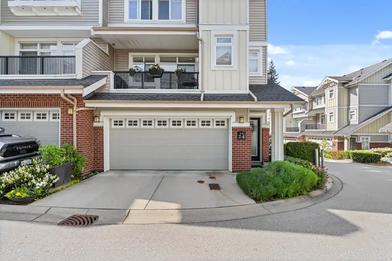 24 2925 KING GEORGE BOULEVARD - photo 2 of 40