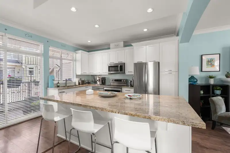 24 2925 KING GEORGE BOULEVARD - photo 4 of 40
