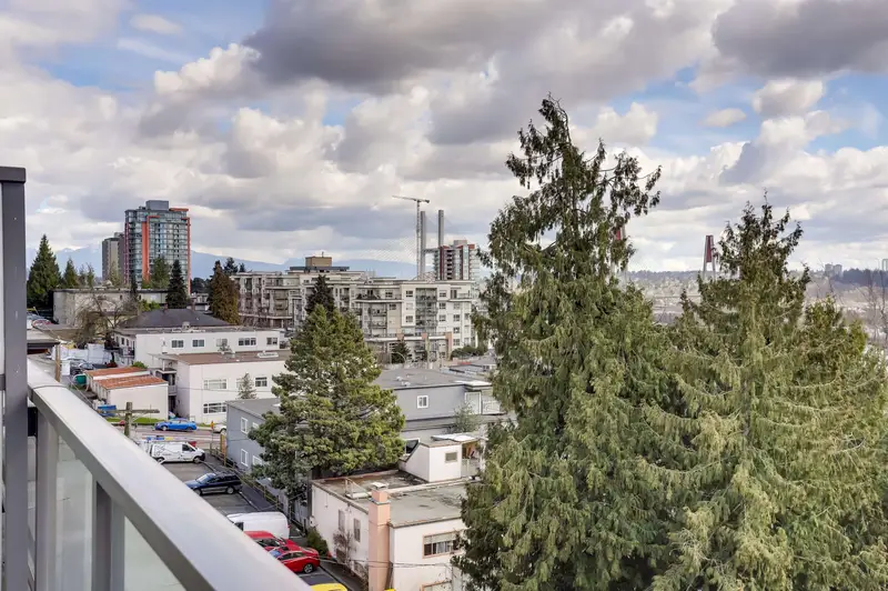 619 500 ROYAL AVENUE - photo 2 of 25