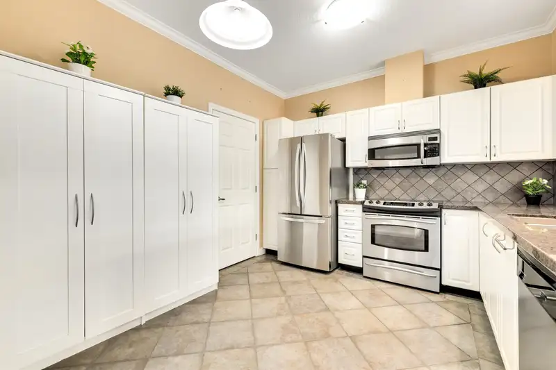 403 15323 17A AVENUE - photo 2 of 24
