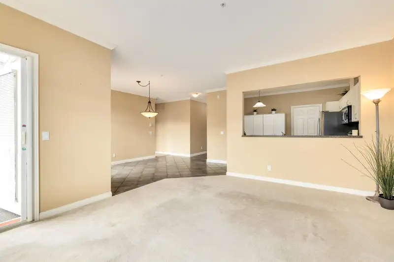 403 15323 17A AVENUE - photo 3 of 24
