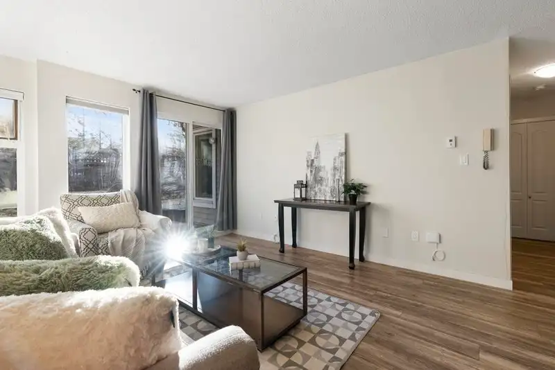 109 1850 E SOUTHMERE CRESCENT - photo 4 of 33
