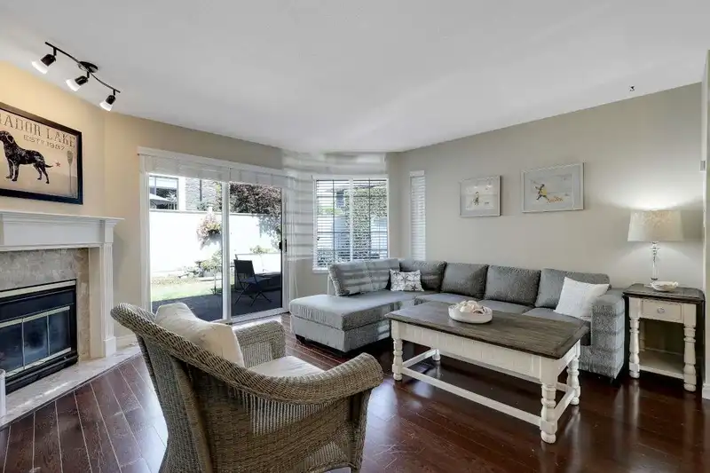 110 16335 14 AVENUE - photo 2 of 25