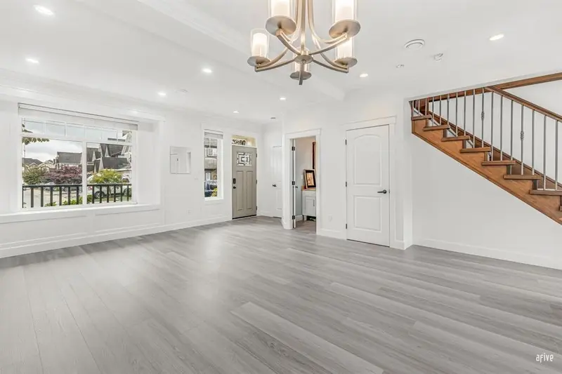 21037 77 AVENUE - photo 4 of 25