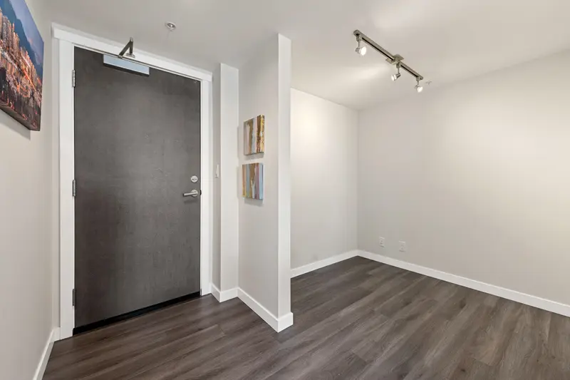 2301 3096 WINDSOR GATE - photo 2 of 25