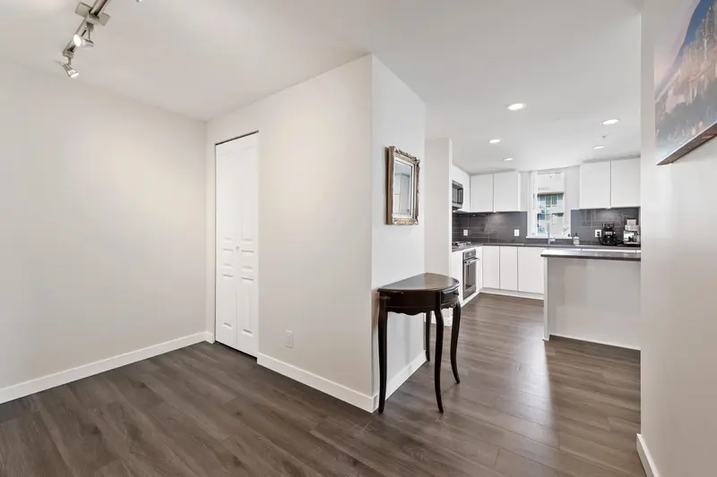 2301 3096 WINDSOR GATE - photo 4 of 25