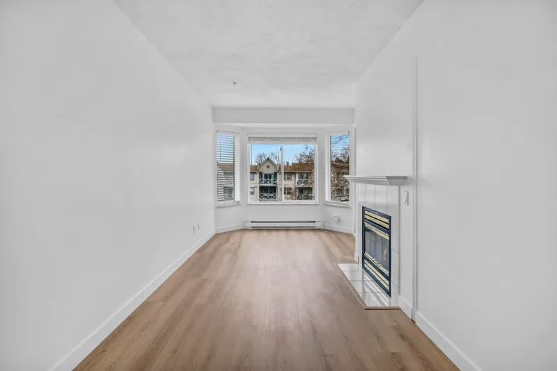 404 12110 80 AVENUE - photo 4 of 25