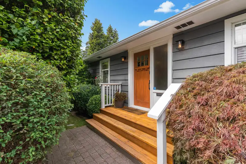 1377 128A STREET - photo 1 of 39