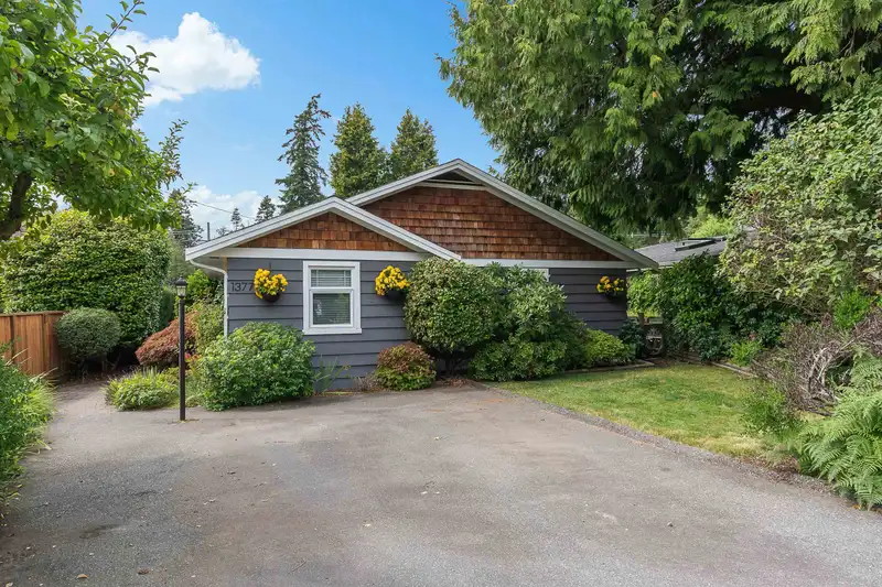 1377 128A STREET - photo 2 of 39