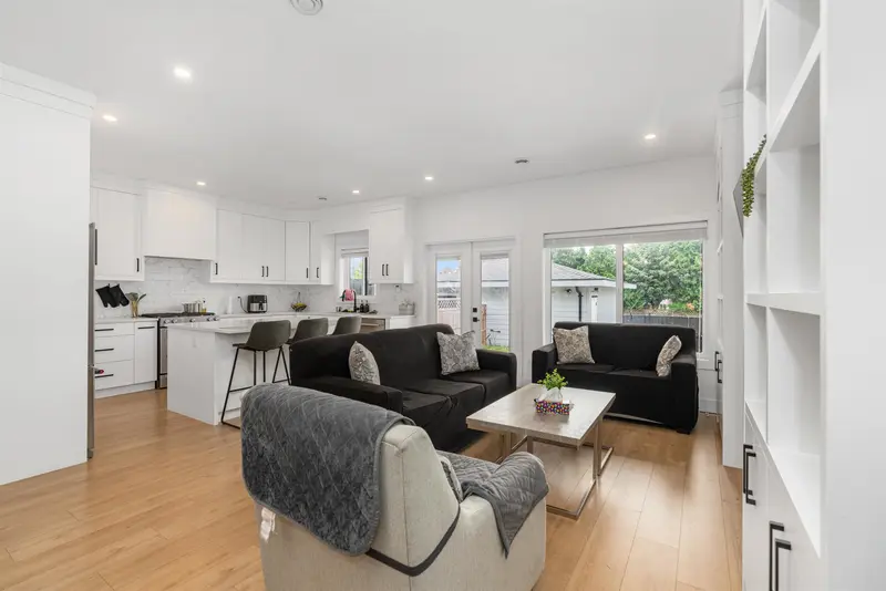 18460 64 AVENUE - photo 3 of 25