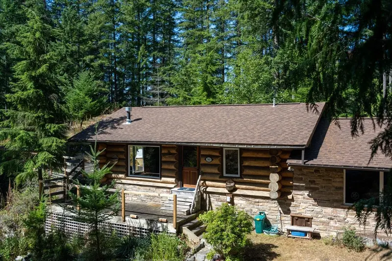 360 SALAL ROAD - photo 2 of 25